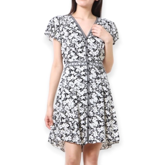 Max Studio Black and White Floral Flouncy Button Dress SZ Medium - Picture 1 of 9